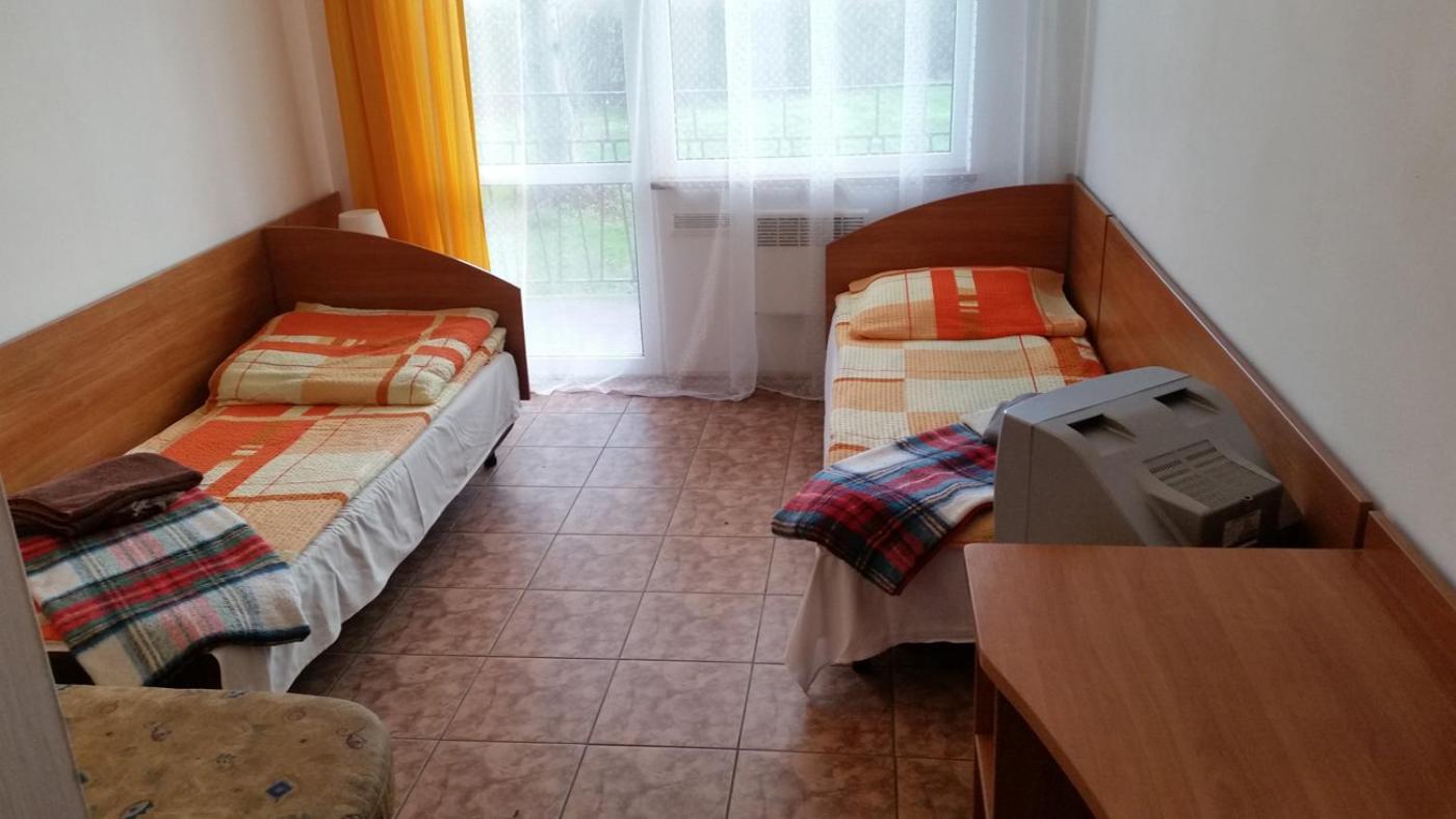 Hotel Owr Piramida 2 à Darłówko Extérieur photo